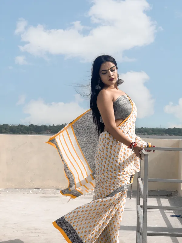 HANDICRAFT_WOMEN'S_Ikkat_PRINT_PURE_SOFT_COTTON_SAREE_WITH_BLOUSE_PIECE_With_Blouse_Piece